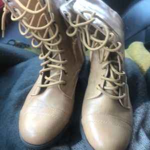 Boots size 9 1/2